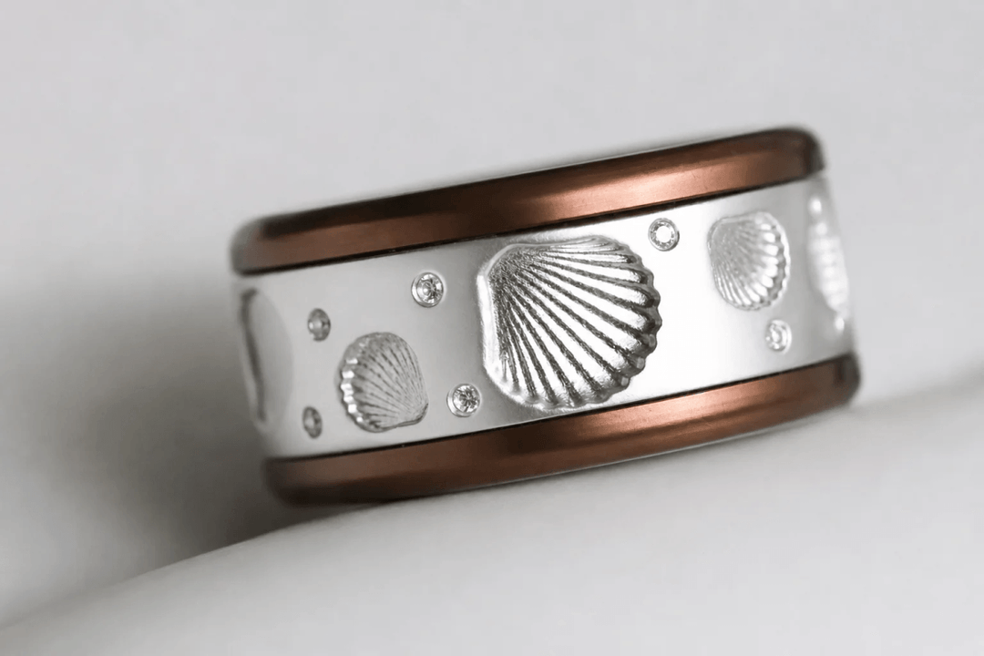 🐚 Ring (medium Addon) „Aphros“ aus satiniertem Silber, Muschelabdruck
