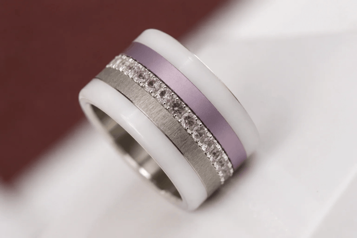 💜 Anneau (addon medium) "Aura Prisme" en argent serti de zircons mauve-rosé