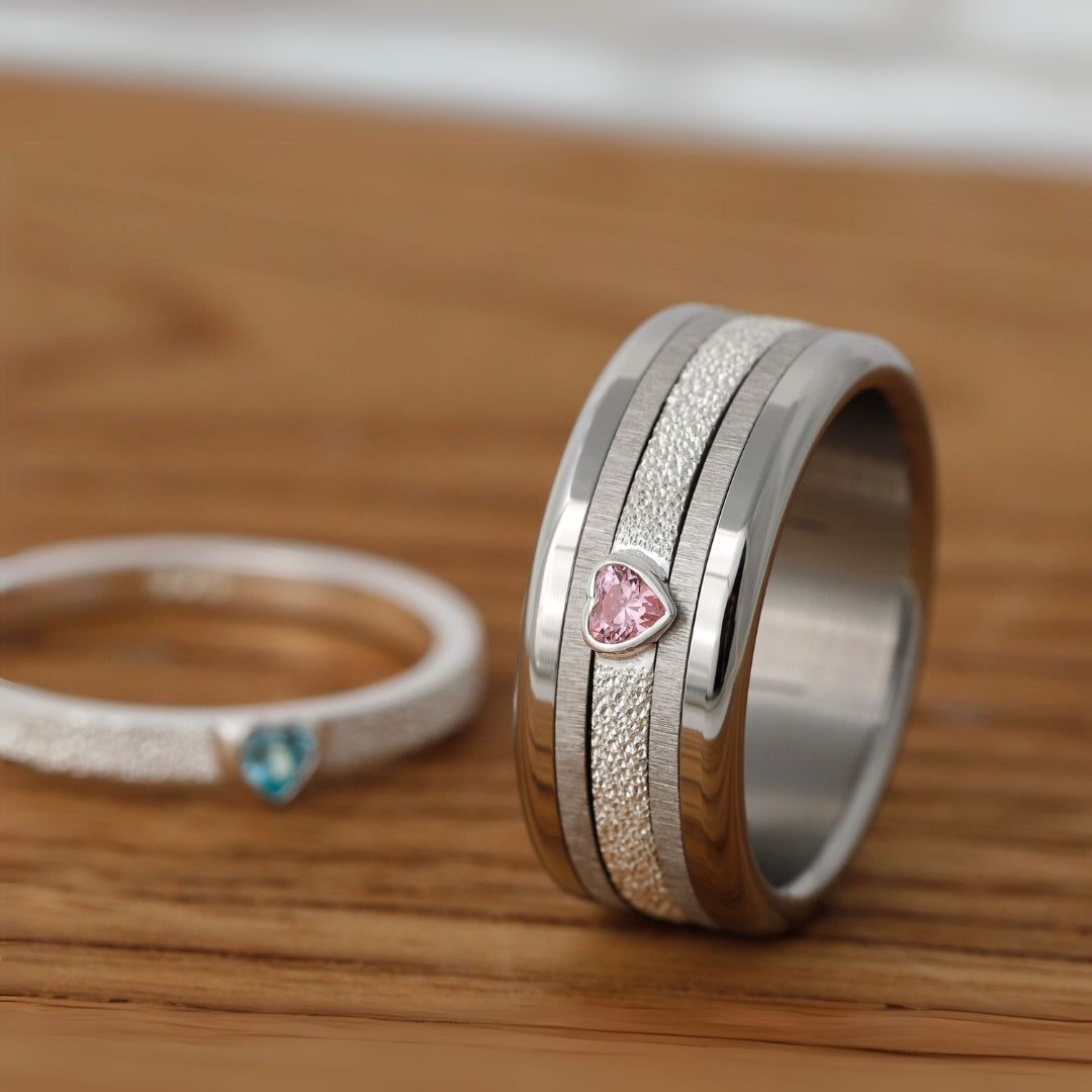 bague en argent avec brillant rose en forme de coeur et anneaux interchangeables en acier inoxydable de la marque mood