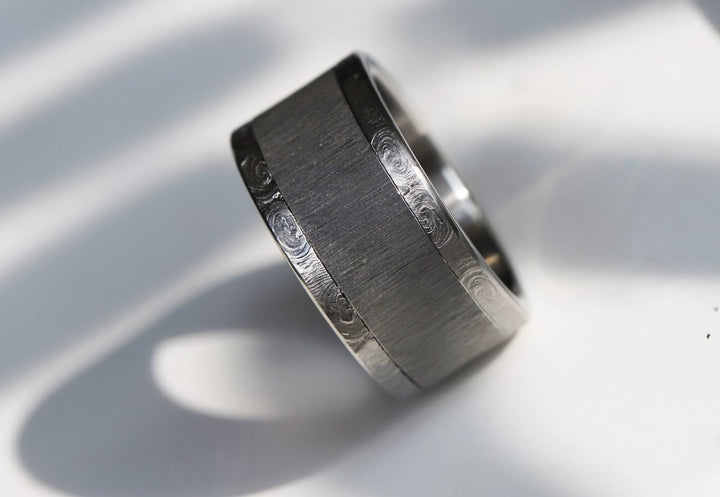 Small „Full Digit“ eckige Fassung aus Edelstahl mit personalisierter Gravur deines Fingerabdrucks (11mm)