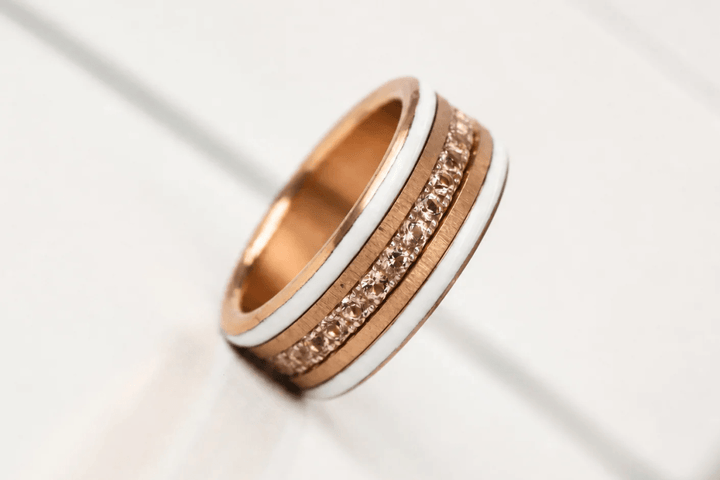 🤍 White Mirage 🤍 Base white gold — émail blanc, bords rose gold