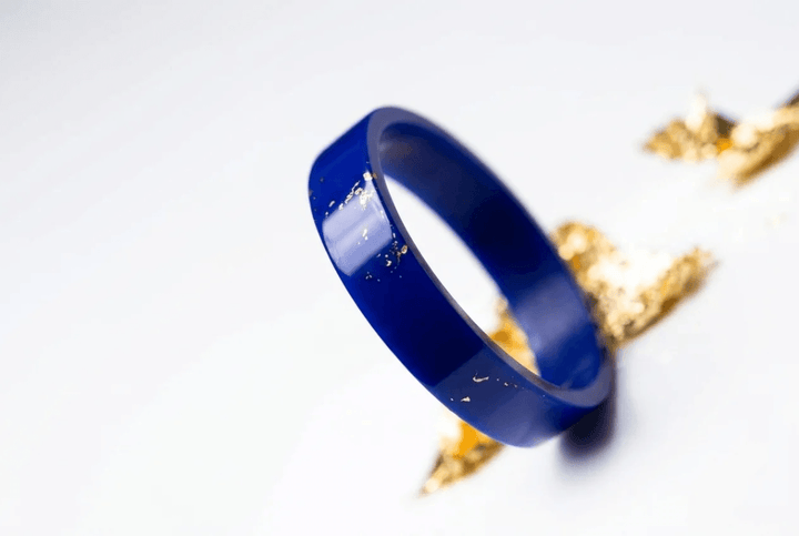 💙 Bleu des Dieux — anneau (deux tiers) taillé dans le lapis-lazuli