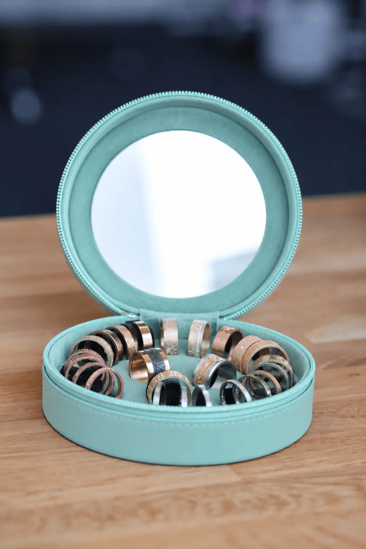 ON N'EN A JAMAIS TROP — 7 essentiels mood, tout neufs, dans la nouvelle boîte turquoise
