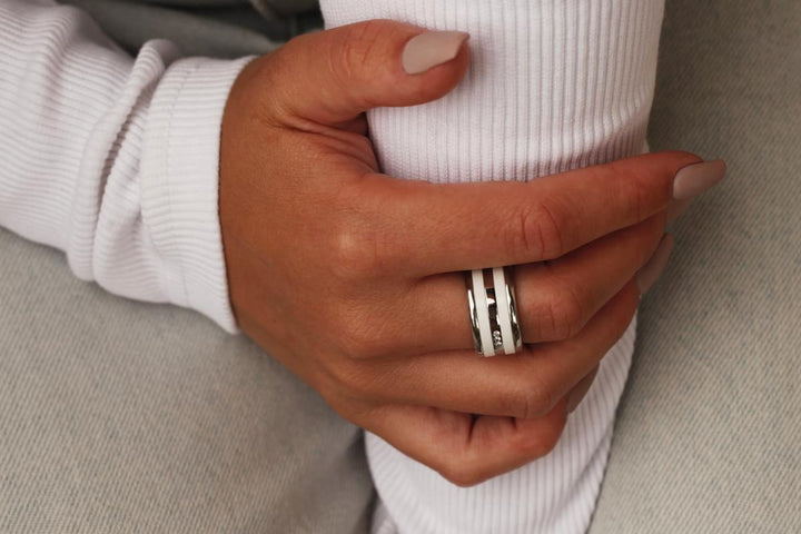 Small, abegrundete, polierte Fassung aus rostfreiem Edelstahl für deinen personalisierbaren mood Ring - 11mm breit