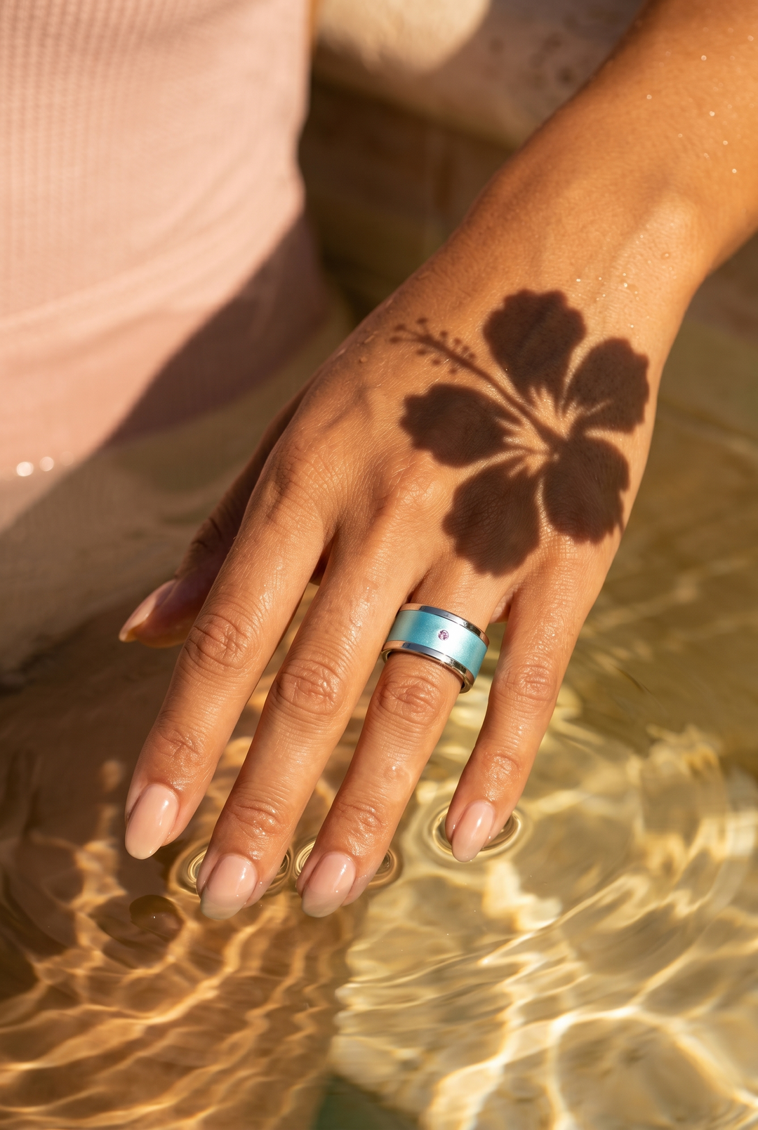 💍 Anneau (addon) "Hibiscus" en aluminium bleu pastel serti d'un saphir rose