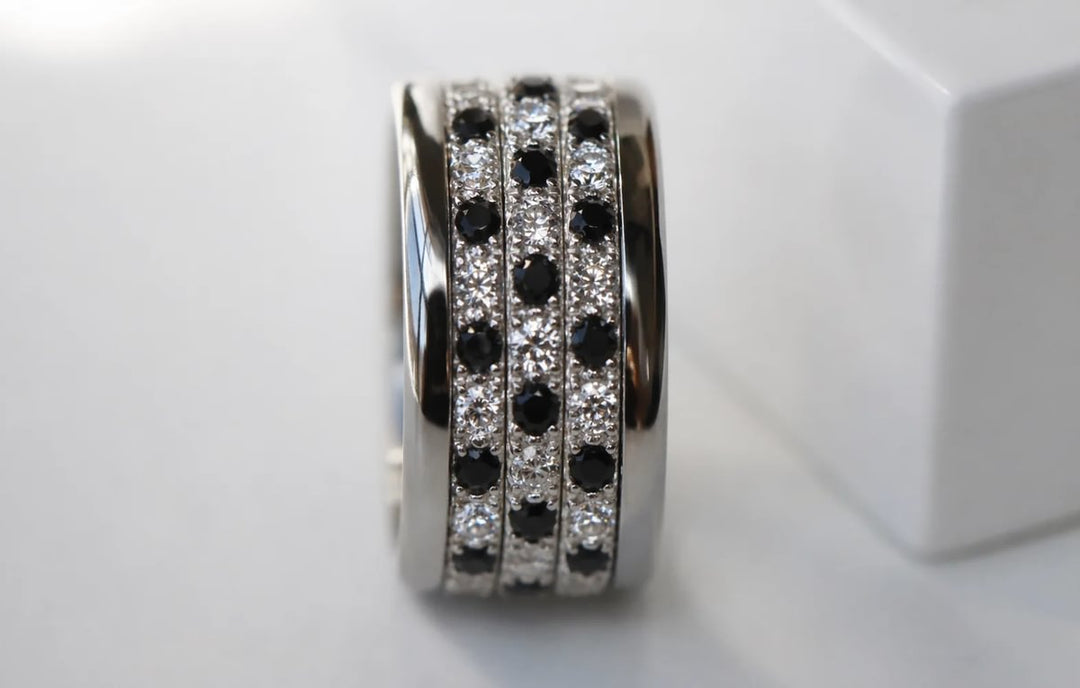 💍 Inner ring (medium addon) "Aura Black & White Signature" in 925 silver set with black and white zircons