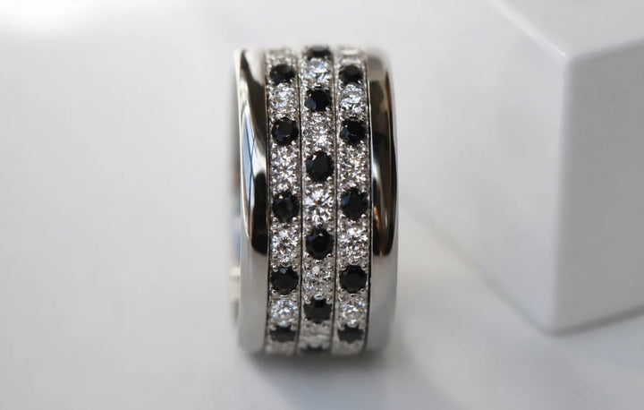 💍 Inner ring (medium addon) "Aura Black & White Signature" in 925 silver set with black and white zircons