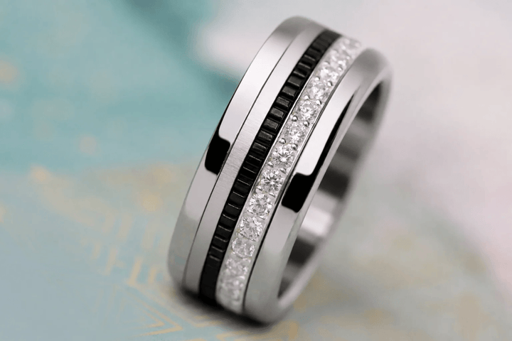 Mini « Kaori Eclipse » en argent noir