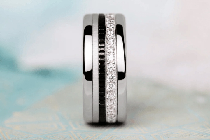 Mini « Kaori Eclipse » en argent noir