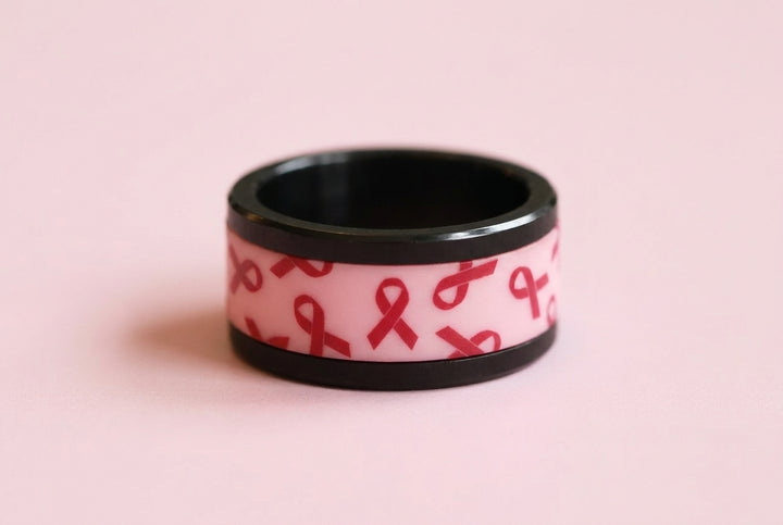💞 Anneau (addon ou deux tiers) « Rose d'espoir » en polymère rose gravé de rubans rubis