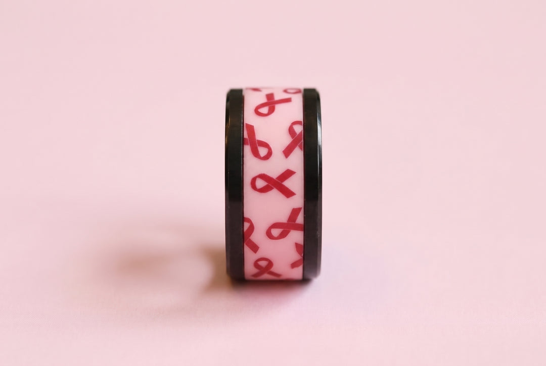 💞 Anneau (addon ou deux tiers) « Rose d'espoir » en polymère rose gravé de rubans rubis