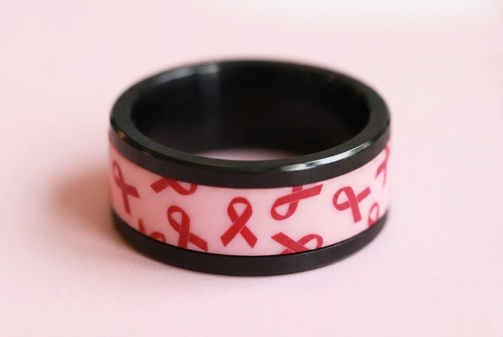 💞 Anneau (addon ou deux tiers) « Rose d'espoir » en polymère rose gravé de rubans rubis