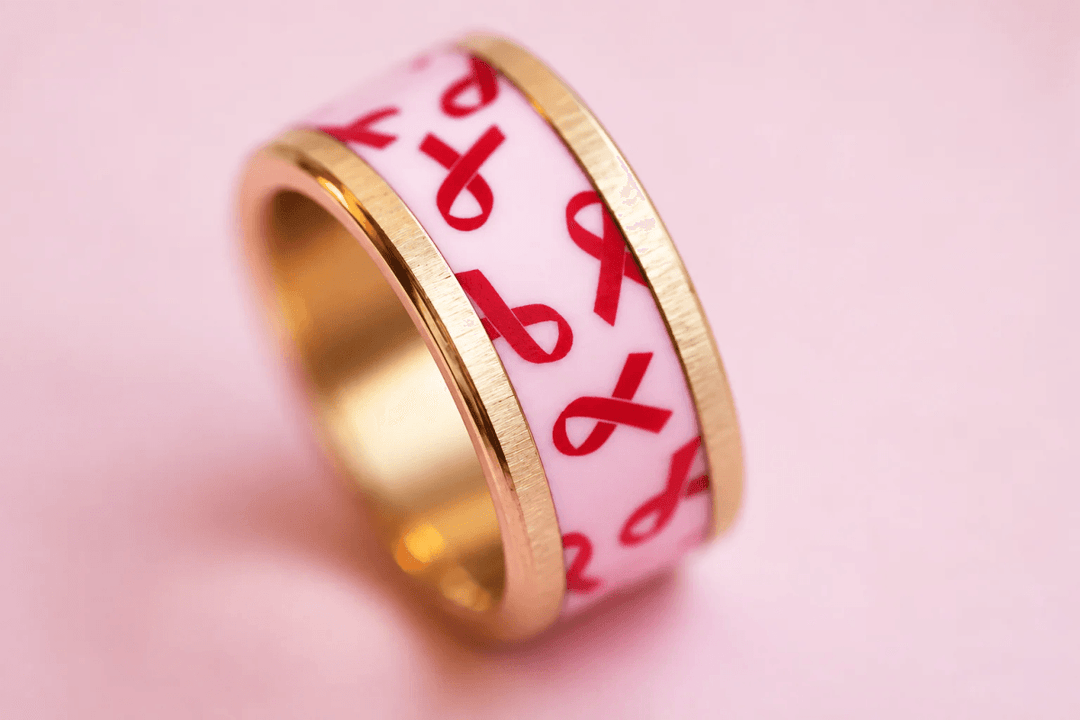 🤍 Anneau (addon ou deux tiers) « Rose d'espoir » en polymère rose gravé de rubans rubis