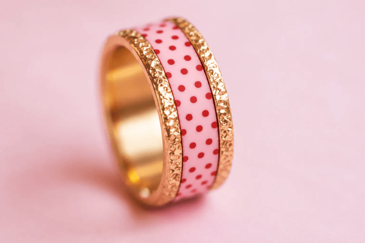 🌸 Anneau (addon ou deux tiers) « Rose de vie » en polymère rose clair gravé de points rubis