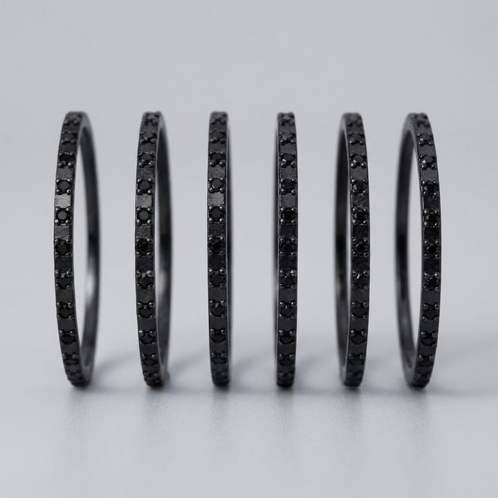 Innenring (Mini Addon) „Schwarze Finsternis“ aus schwarzem 925er Silber mit schwarzen Zirkonia-Steinen besetzt