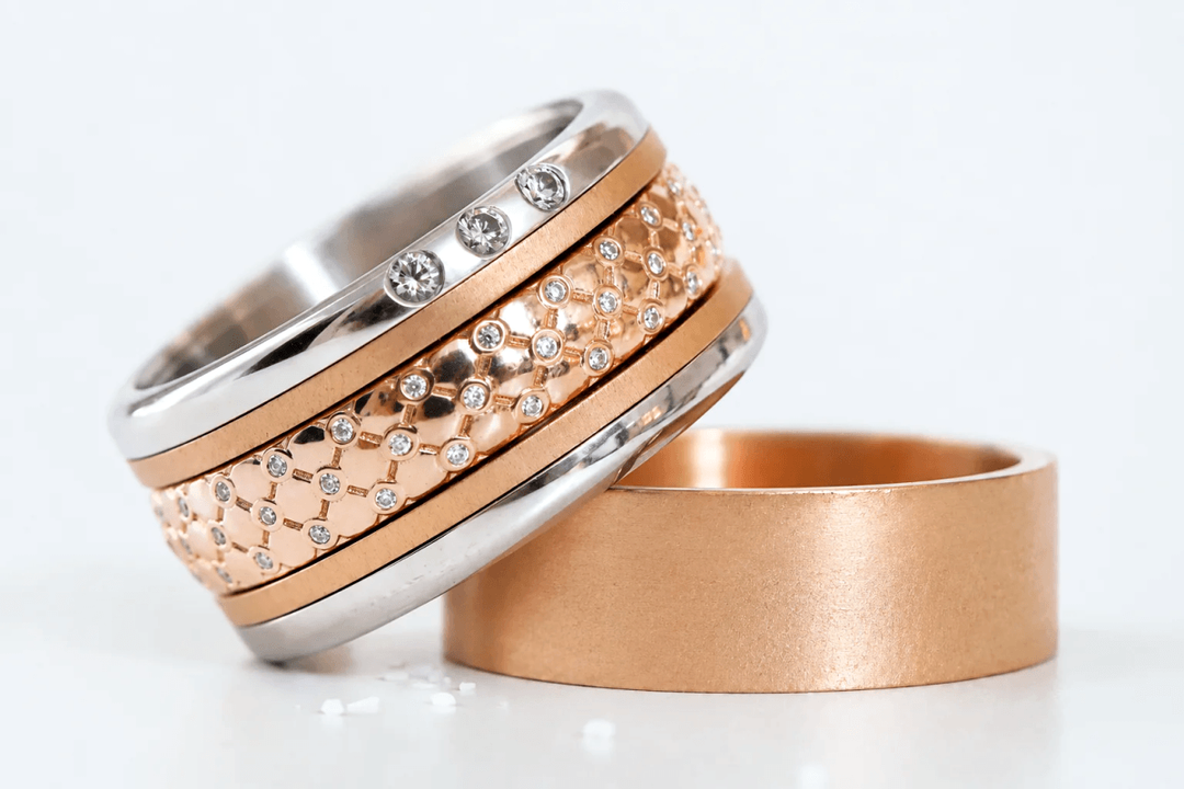 Anneau (deux tiers) « Velours Rose Gold » en argent poli, finition rose gold, serti de zircons