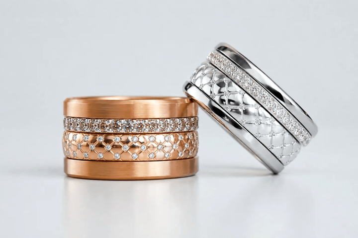 Anneau (deux tiers) « Velours Rose Gold » en argent poli, finition rose gold, serti de zircons