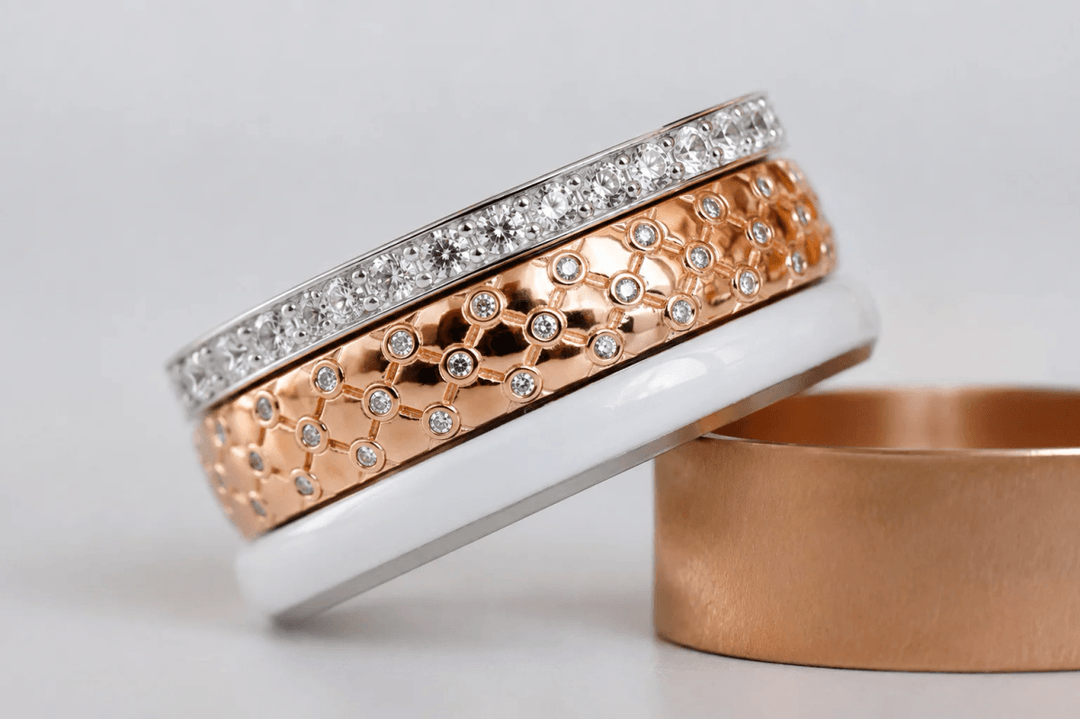 Anneau (deux tiers) « Velours Rose Gold » en argent poli, finition rose gold, serti de zircons