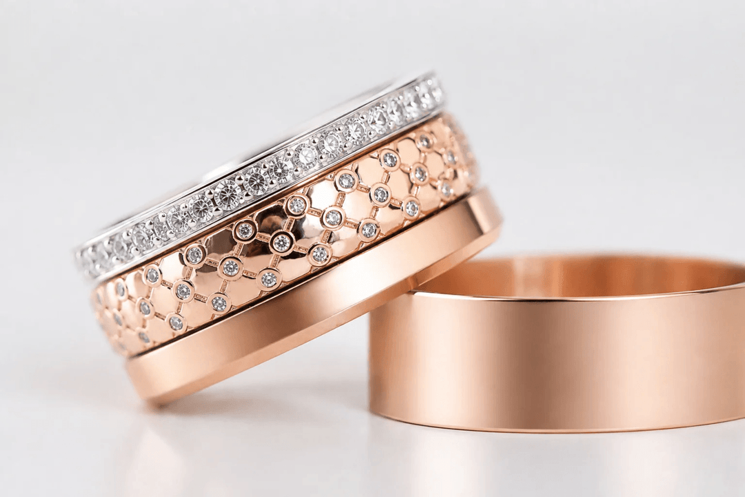 Anneau (deux tiers) « Velours Rose Gold » en argent poli, finition rose gold, serti de zircons