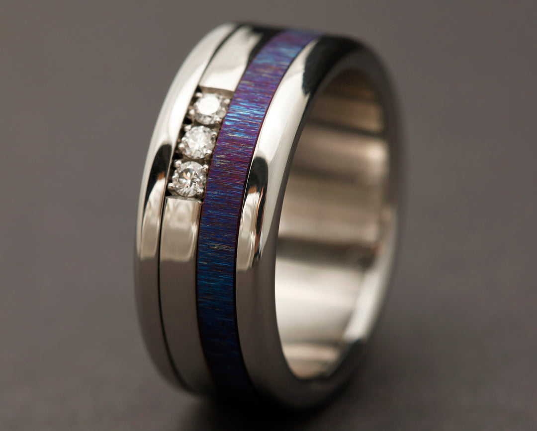 Medium en titane bleu violet froissé