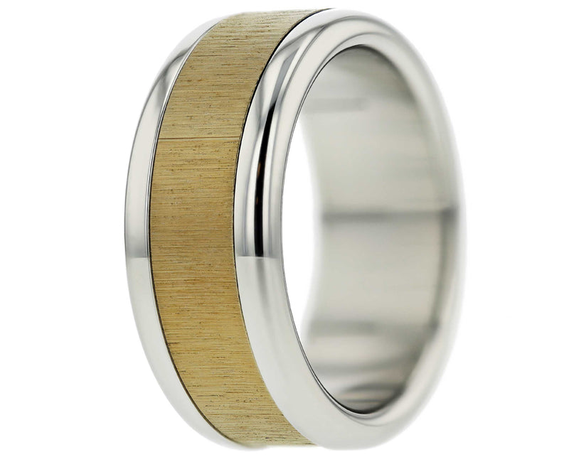 2/3 aus goldfarbenem geknittertem Titan