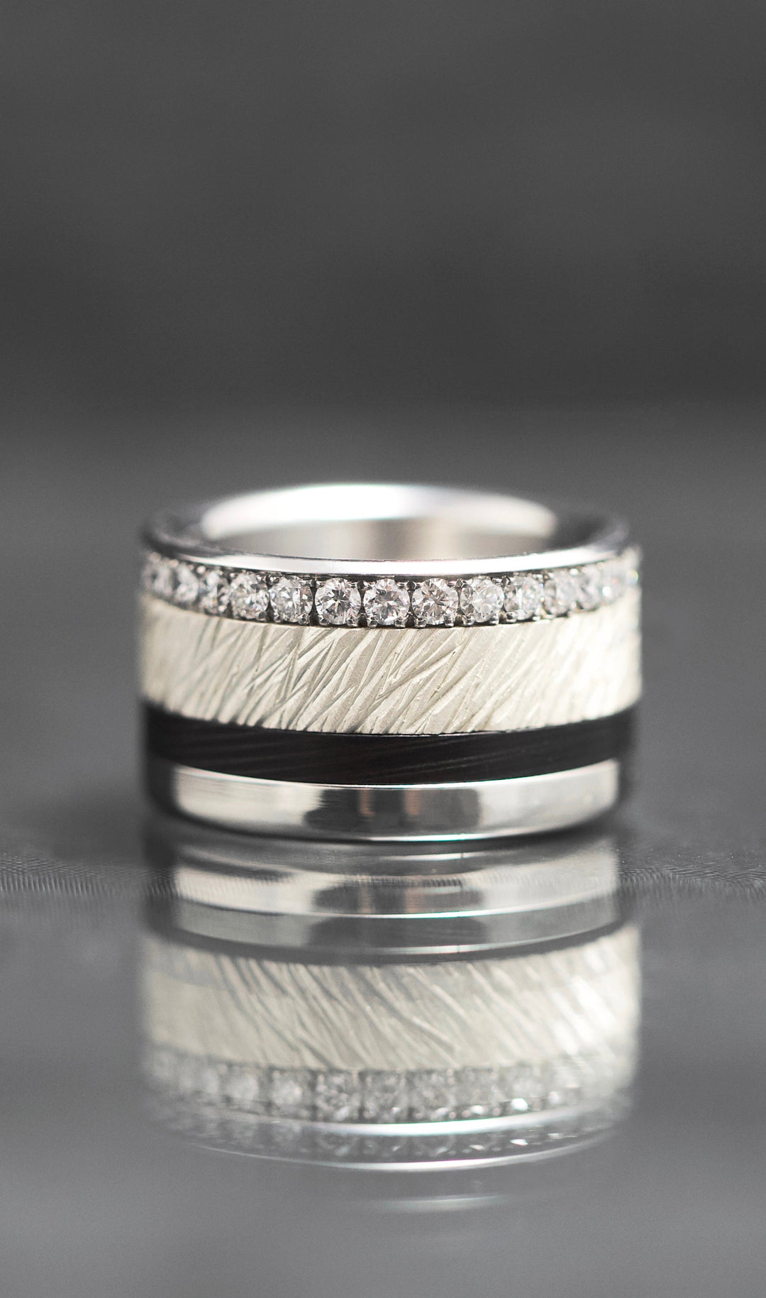 Base large entièrement sertie de diamants 2.1mm sur un côté